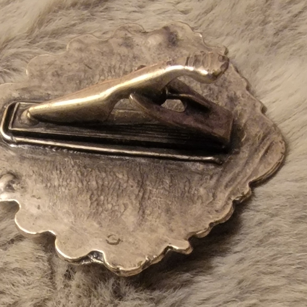 Source Unknown Silver Religious Brooch - image 4